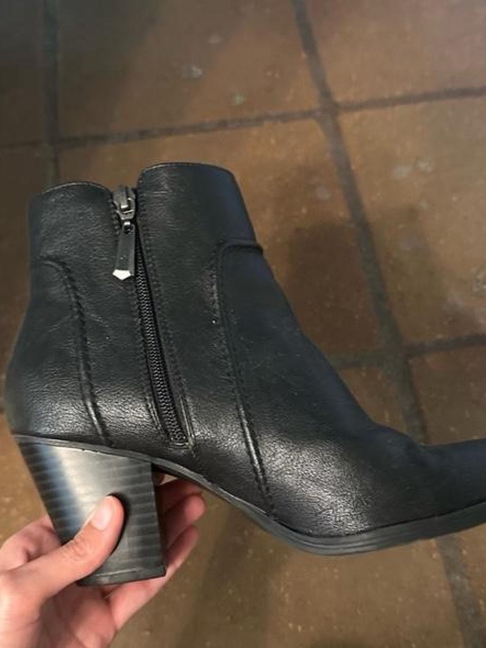 EUC Kohl’s Size 8 Black Leather Chunky Heels